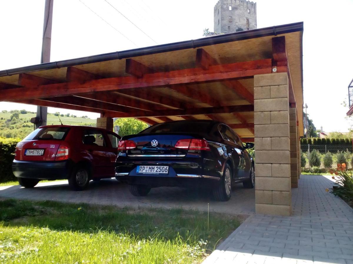 Platanus Bed & Breakfast Beckov Екстериор снимка