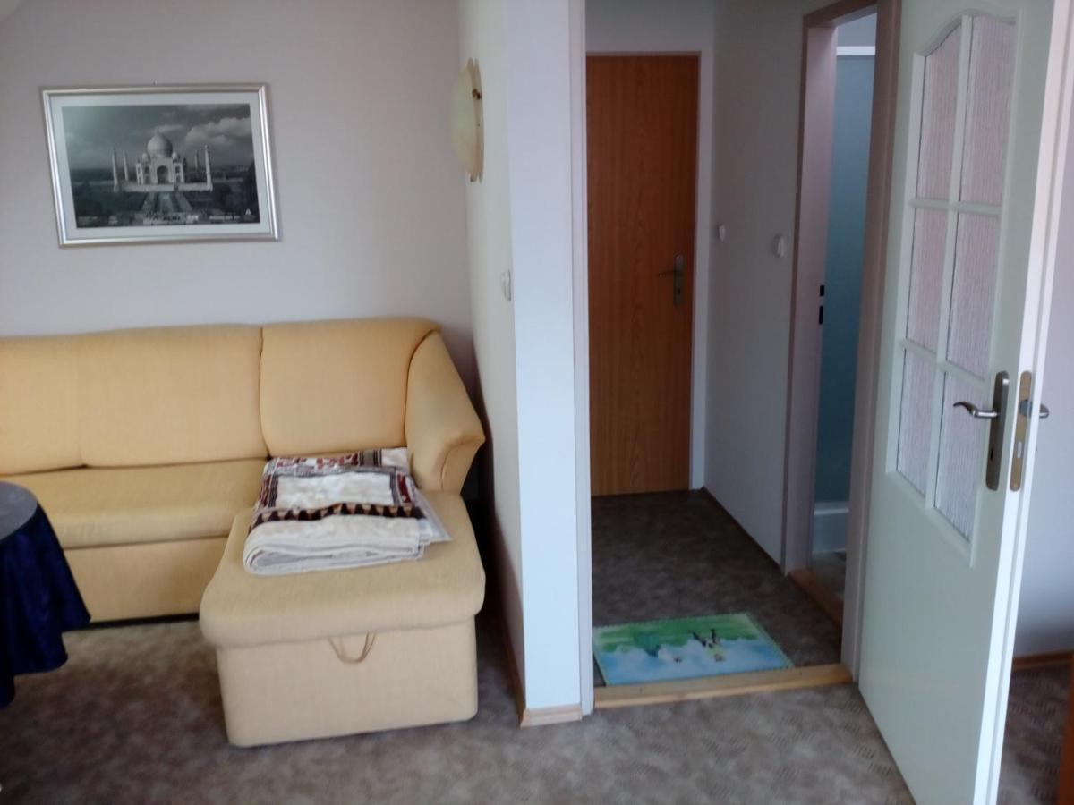 Platanus Bed & Breakfast Beckov Екстериор снимка