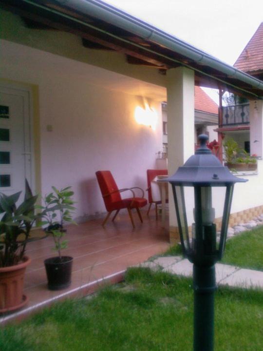 Platanus Bed & Breakfast Beckov Екстериор снимка