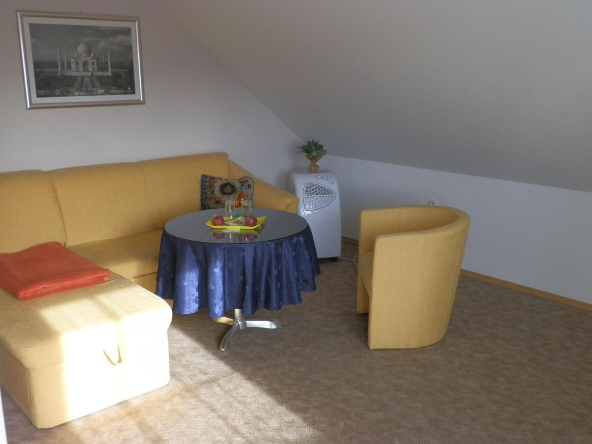 Platanus Bed & Breakfast Beckov Екстериор снимка