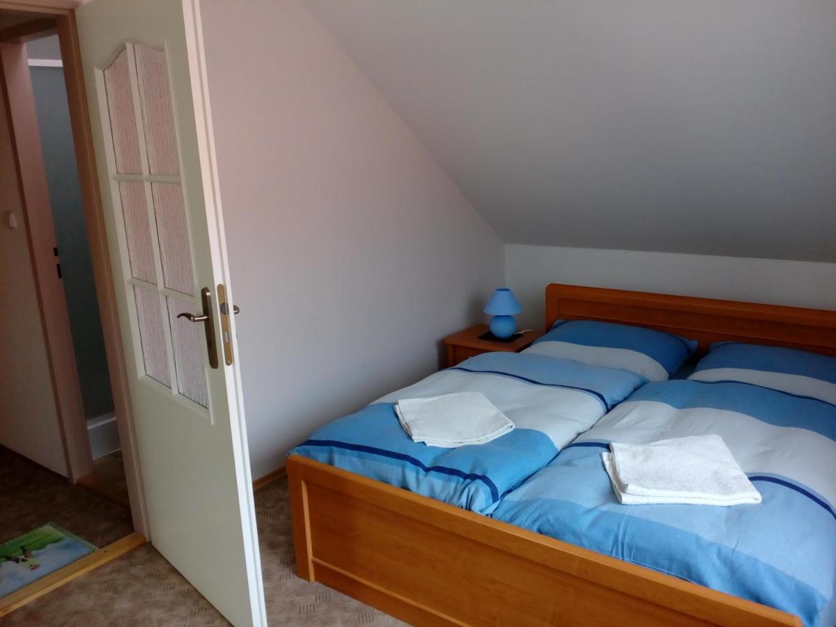 Platanus Bed & Breakfast Beckov Екстериор снимка