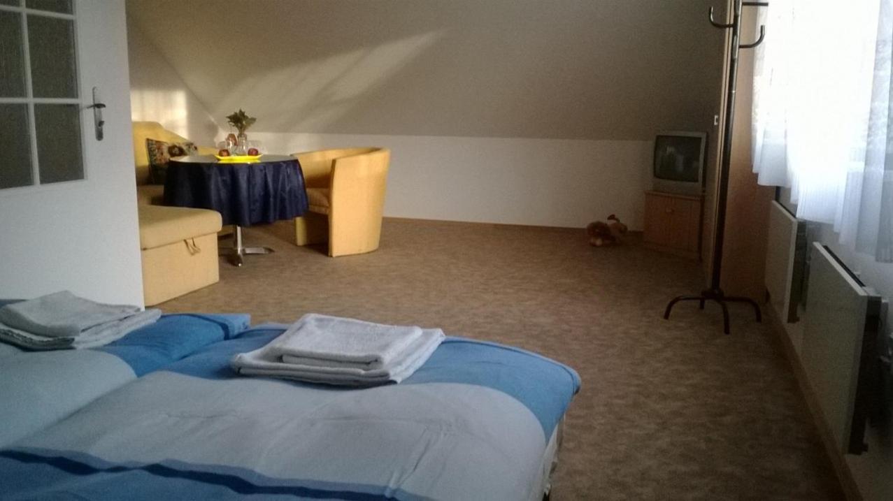 Platanus Bed & Breakfast Beckov Екстериор снимка